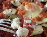 Foto del paso 9 de la receta: Ensalada de tomate sobre tortilla de remolacha