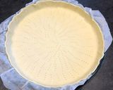 Foto del paso 2 de la receta: Quiche de gambones al pil pil con puerro y mozzarella