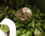 Foto del paso 1 de la receta: Tortitas de camarón con nopales en salsa roja, ¡para chuparse lo