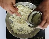 खोबऱ्याचे लाडू / Coconut ladoo / ओल्या नारळाचे लाडू - मराठी रेसिपी रेसिपी स्टेप 4 फोटो