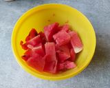 वॉटरमेलोन कूलर (watermelon cooler recipe in Hindi) रेसिपी चरण 2 फोटो
