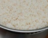 A picture of step 1 of White fried rice and shredded sauce.