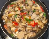 Foto langkah ke 5 dari resep Tumis Jamur Champignon.