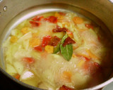 Foto del paso 3 de la receta: Pescado hervido con morrones y tomates deshidratados