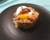 Foto del paso 5 de la receta: Redondito de salmón, aguacate y patata coronado con huevo ácido