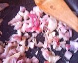 A picture of step 1 of Onion gravy.