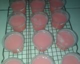 Foto langkah ke 2 dari resep 143. Puding Jelly Strawberry.