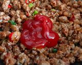 Hình bước làm 2 của món Salad Thịt Băm Rang Tương Cà