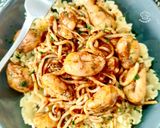 Foto del paso 6 de la receta: Mafalda con huevas de sepia y gulas en tomate frito con albahaca