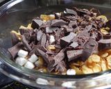 A picture of step 1 of Easy Marshmallow Chocolates in a Microwave.