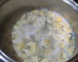 Foto del paso 1 de la receta: Tortellini de queso con salsa de tomate