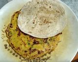 A picture of step 4 of Kashifal cheela roll.