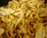 A picture of step 7 of An Osaka-native's Sauce Yakisoba (or Stir-fried Udon Noodles).