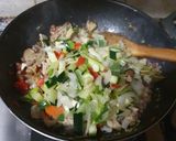 Foto del paso 4 de la receta: Lomo salteado con jamón y verduras