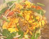 Foto langkah ke 4 dari resep Mie Goreng Tomat Simple ala Medan.