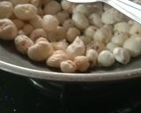 A picture of step 1 of Makhana kheer.