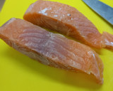 Foto del paso 1 de la receta: Tartar de salmón con aguacate