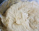 A picture of step 5 of Poppy Seed & Cream Cheese Cake.