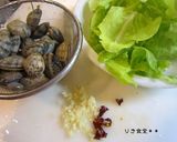 A picture of step 1 of Spring Cabbage & Manila Clam Soup Pasta.