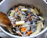 A picture of step 3 of Stir-fried Shirataki.