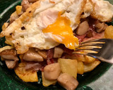 Foto del paso 5 de la receta: Huevos rotos con jamón ibérico, boletus y un toque de trufa