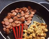 A picture of step 4 of Chicken And Sausage Fettuccine.