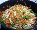 A picture of step 5 of Stir Fry Vegan Ramen.