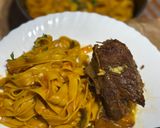 صورة لخطوة 2 من وصفة معكرونة بالصلصة Tagliatelle مع لحم مشوي بالفرن