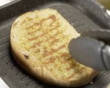 Foto langkah ke 1 dari resep Ceasar Salad Toast.