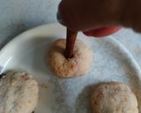 A picture of step 3 of Bread donuts.