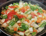 Foto del paso 2 de la receta: Pechuga de pavo al horno con crema de verduras