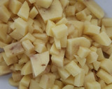 Foto del paso 1 de la receta: Tortilla de papa rellena 🥔🥔🥚🥚🥔🥔
