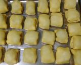 Foto langkah ke 9 dari resep Bolen Isi Pisang Keju.