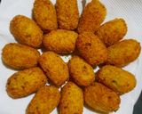 Foto langkah ke 6 dari resep Cheesy Potato Rice Balls.