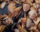 A picture of step 4 of Chilli Mushrooms & Bell Peppers 😁.