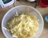 Hagymás - Szalámis omlett 🥓🧅🧀🥚😋 recept fázis 1 fotója