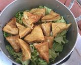 Foto langkah ke 3 dari resep Tumis sawi tahu putih.