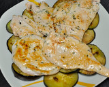 Foto del paso 3 de la receta: Pechuga de pollo al ajillo sobre berenjenas
