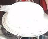 A picture of step 13 of Tiranga Cake.