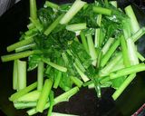 A picture of step 1 of [Farmhouse Recipe] Komatsuna Hot and Sour Soup.