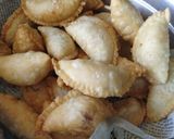मावा गुझिया (Mawa gujia recipe in Hindi) रेसिपी चरण 4 फोटो