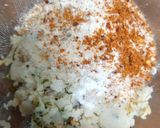 A picture of step 1 of Leftover upma pizza.
