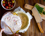 Foto del paso 3 de la receta: Tartaleta crujiente de queso y tomatitos de colores
