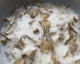 Foto langkah ke 1 dari resep Tumis Cabe Ikan Asin.
