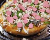 Foto langkah ke 2 dari resep Pizza Ayam Cincang, Sosis, Jamur.