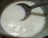 A picture of step 1 of Strawberry panna cotta.