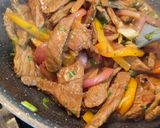 Foto del paso 7 de la receta: Pasta huancaína con ternera saltado peruana