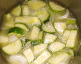 Foto del paso 1 de la receta: Bacalao a la plancha con crema de calabacín y guindillas