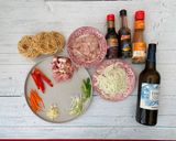 A picture of step 2 of Egg noodles stir-fried with chicken and bacon.