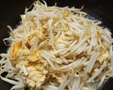 รูปขั้นตอนการทำที่ 3 ของ ไข่เจียวถั่วเพาะ(ถั่วงอก)